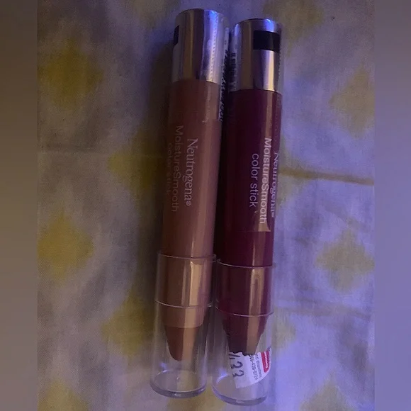 NEVER WORN MAKE-UP ESSENTIALS: - Picture 5 of 11